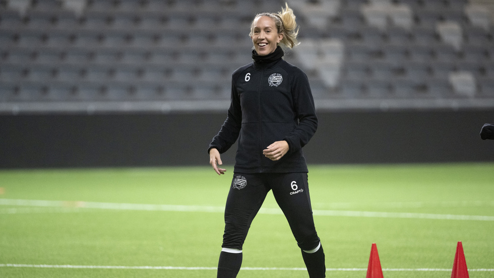 Julia Roddar vann SM-guld med Göteborg FC säsongen 2020. Efter det lade klubben ned sin elitverksamhet som togs över av Häcken.