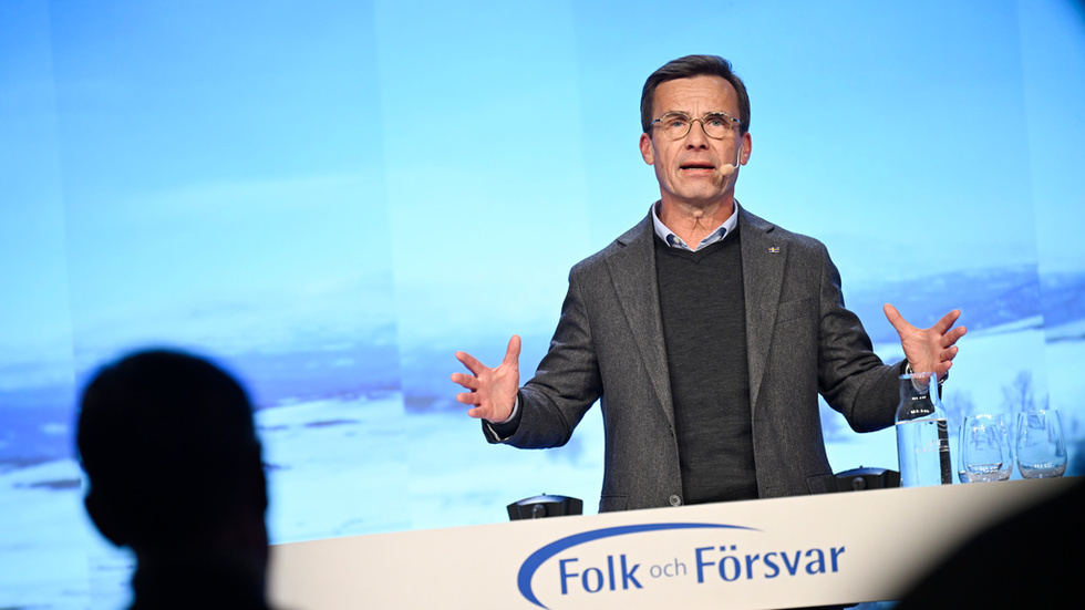 Sveriges statsminister har talat om att vi ska försvara landet "med vapen i hand och livet som insats". Men är detta verkligen det enda sättet, menar insändarskribenten.