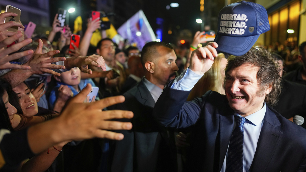 Ultraliberale Javier Milei fick näst mest stöd i Argentinas presidentval och får nu möta ekonominister Sergio Massa i en andra omgång den 19 november.