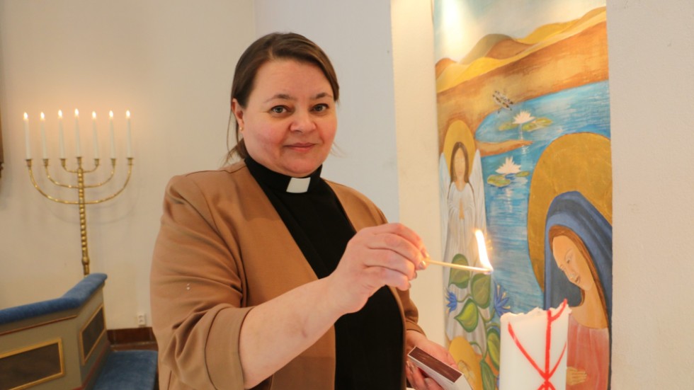 Kyrkoherdejobbet är intensivt, det handlar dels om att vara chef för ett "företag" med 40 anställda. Men också om att vara präst. "Det är det jag helst vill vara", säger Arja Bergström. "En andlig ledare för församlingen".