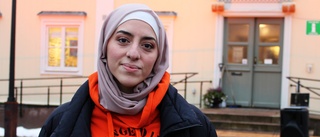 TV: Aya, 21, höll känsloladdat tal på torget: "Jag brinner för det här och vill att fler ska göra det" • 