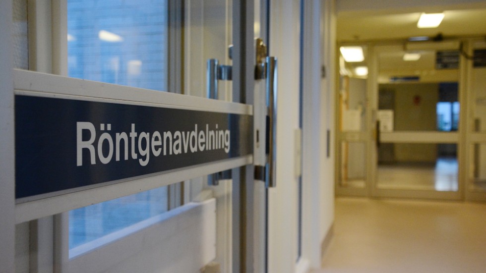 Röntgenavdelningen är fortsatt stängd på obestämd tid. "Vi har svårt att få personal till Vimmerby men också till Västervik", säger verksamhetschef Per Malcherek.