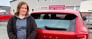 Få har utnyttjat körkortslånen via CSN hittills • Enköpingstjejen Mikaela: "För mig absolut värt det"
