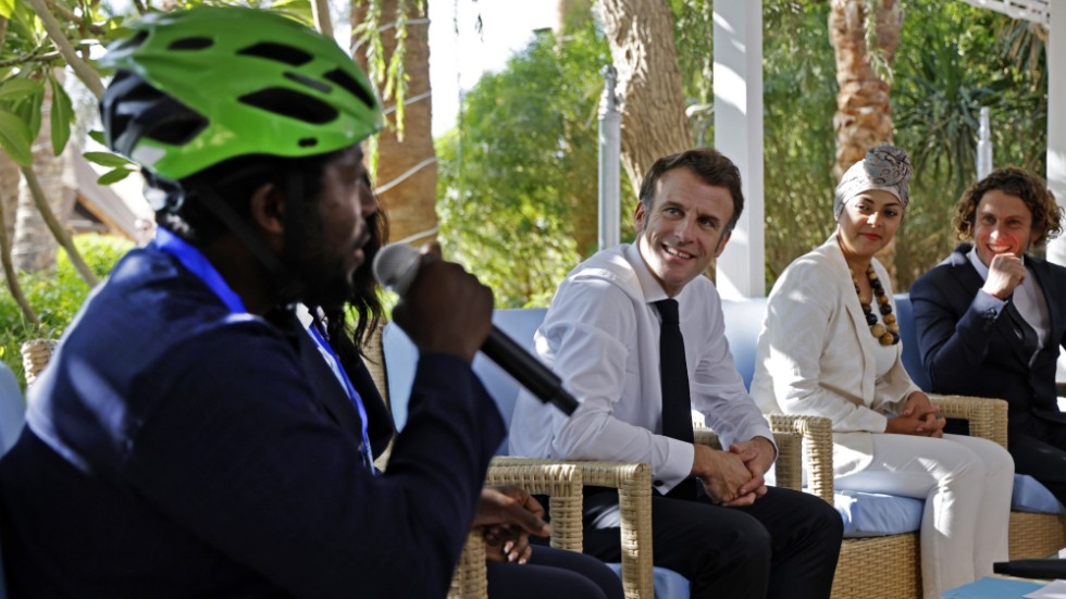 Frankrikes president Emmanuel Macron vid ett möte vid sidan av klimatmötet COP27 under måndagen.