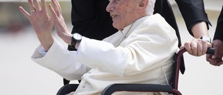 Sorg i Vatikanen – pensionerade påven död