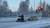Två bilar krockade i korsning längs Bodenvägen