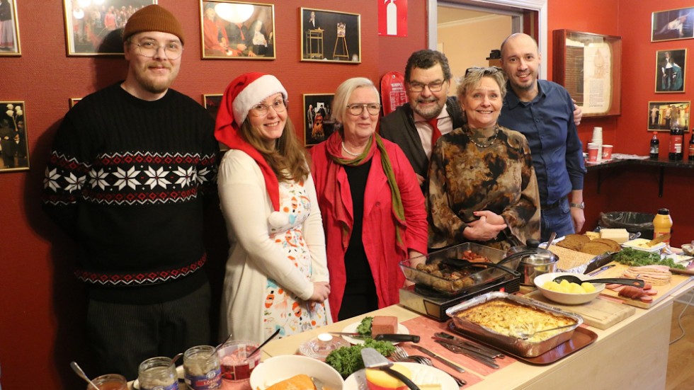 Thimmy Berglund, Vedrana Dzinic, Eva Berglund, Anders Enqvist, Maja Westberg Enqvist och Irfan Dzinic såg till att julbordet ständigt hölls påfyllt.