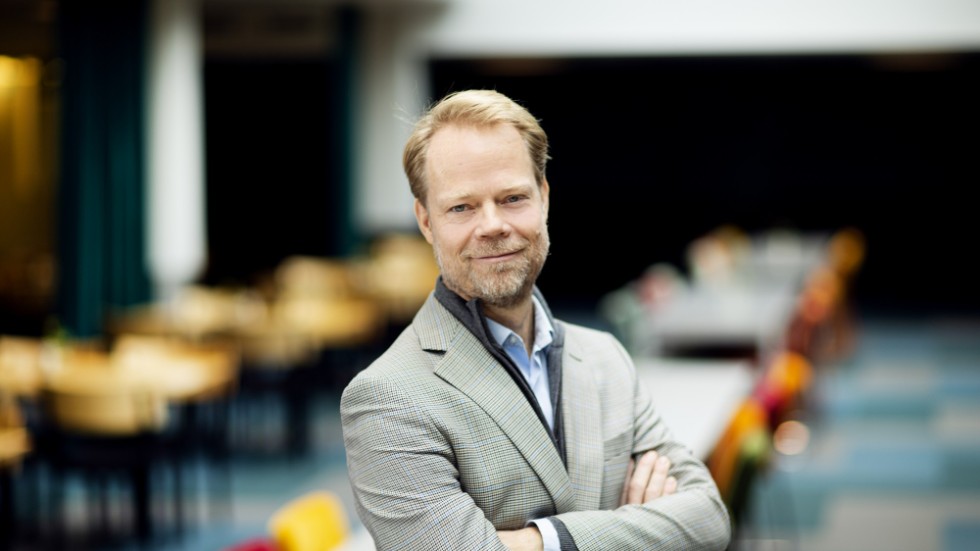 Gustaf Edgren är bostadspolitisk expert på TMF, som är bransch- och arbetsgivarorganisation för hela den träförädlande industrin och möbelindustrin i Sverige.