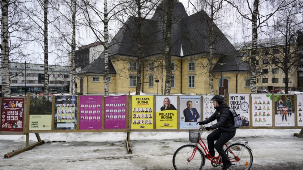 Den 2 april är det riksdagsval i Finland. På bilden syns valaffischer från bland annat Sannfinländarna i Villmanstrand i Södra Karelen.