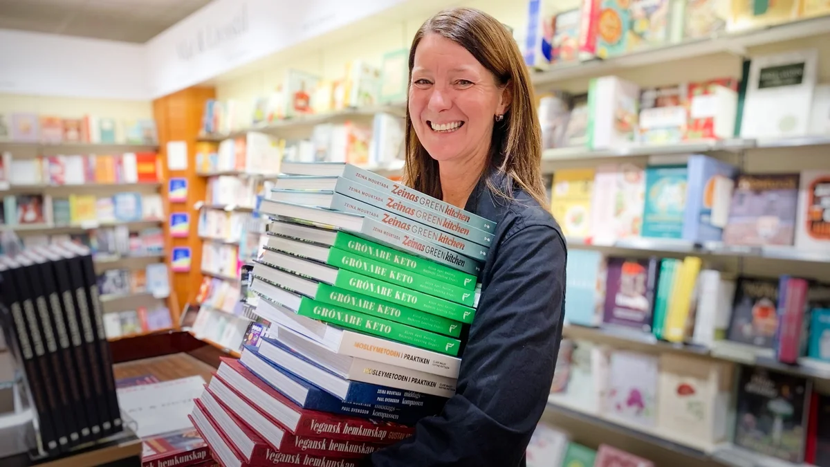 Book crazy? Don't miss this year's huge book sale! - Vimarsana News