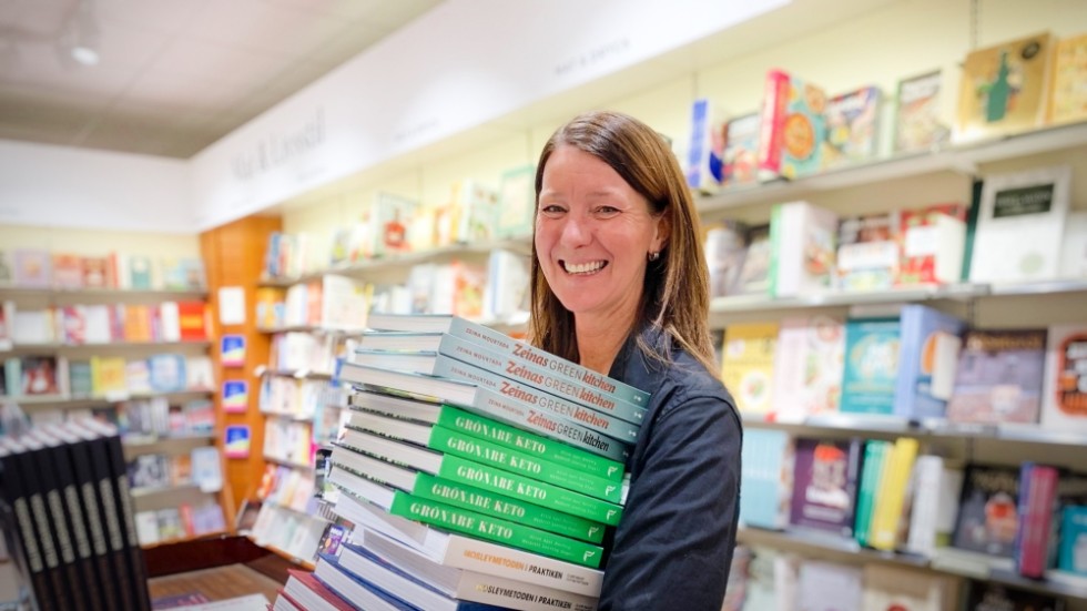 Anneli Lundqvist, store manager of Akademibokhandeln in Skellefteå, is excited about the start of the book sale.
