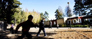 Man jagade två flickor utanför skola