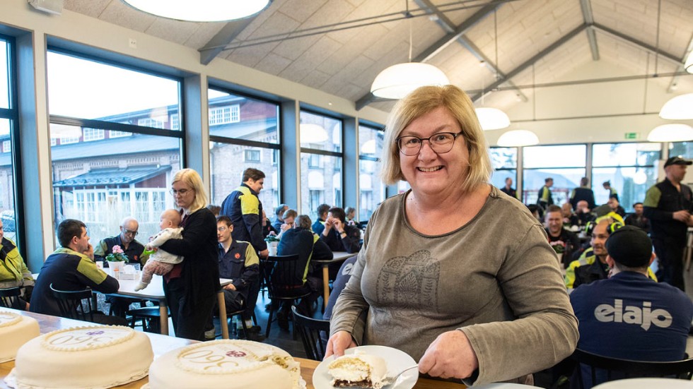 Ekonomiansvariga Susanne Ahlstedt firade sitt egna jubileum på torsdagen, 40 år på jobbet på Bruzaholms bruk.