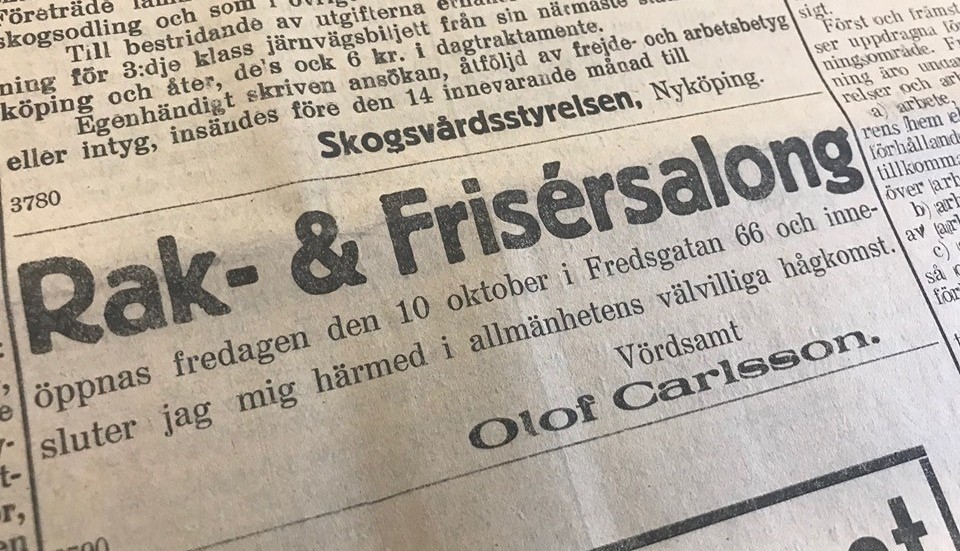 Kuriren för 100 år sedan: Olof Carlsson öppnar rak- och frisérsalong i Katrineholm och annonserar om det. 