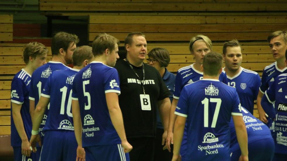 Stefan Nordlund och handbollsherrarna i Öjebyn har en del att fundera på inför kommande helg. (Arkivbild)