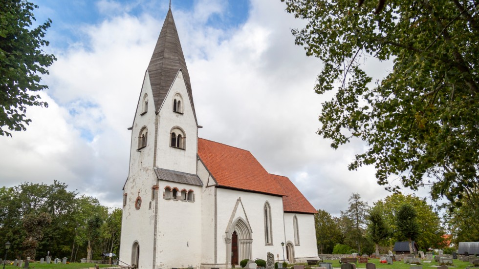 Stenkumla kyrka får vänta med att renoveras. Tanken var att lägga 10 miljoner kronor från kyrkoantikvariska ersättningen till kyrkan, men nu har man fått prioritera om.