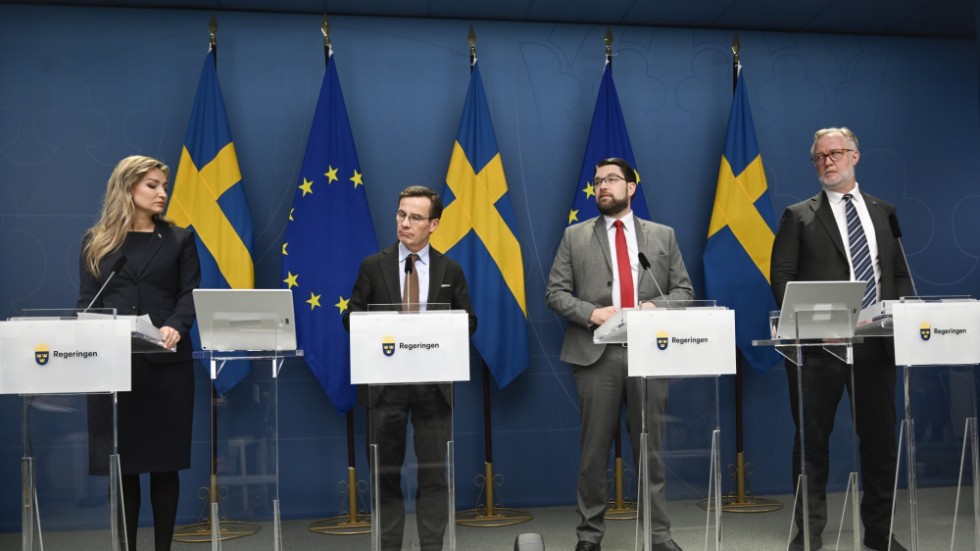 Statsminister Ulf Kristersson (M), energi- och näringsminister Ebba Busch (KD), arbetsmarknads- och integrationsminister Johan Pehrson (L) samt Sverigedemokraternas partiledare Jimmie Åkesson (SD) är överens om att utöka dubbeldagarna. Arkivbild.