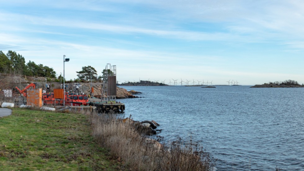 Utsikt från kursgården på Arkö enligt visualisering över den planerade vindkraftparken Långgrund 1 och 2. Visualiseringen är beskuren från originalbilden.