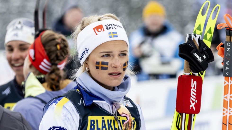 Frida Karlsson var missnöjd med skidorna efter stafetten.