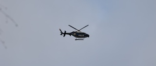 Helikopterjakt efter knivrån – polis jagar gärningsman