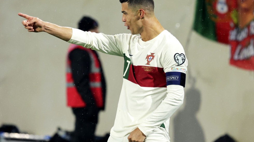 Cristiano Ronaldo gjorde två av målen när Portugal slog Luxemburg med 6–0 i EM-kvalet.