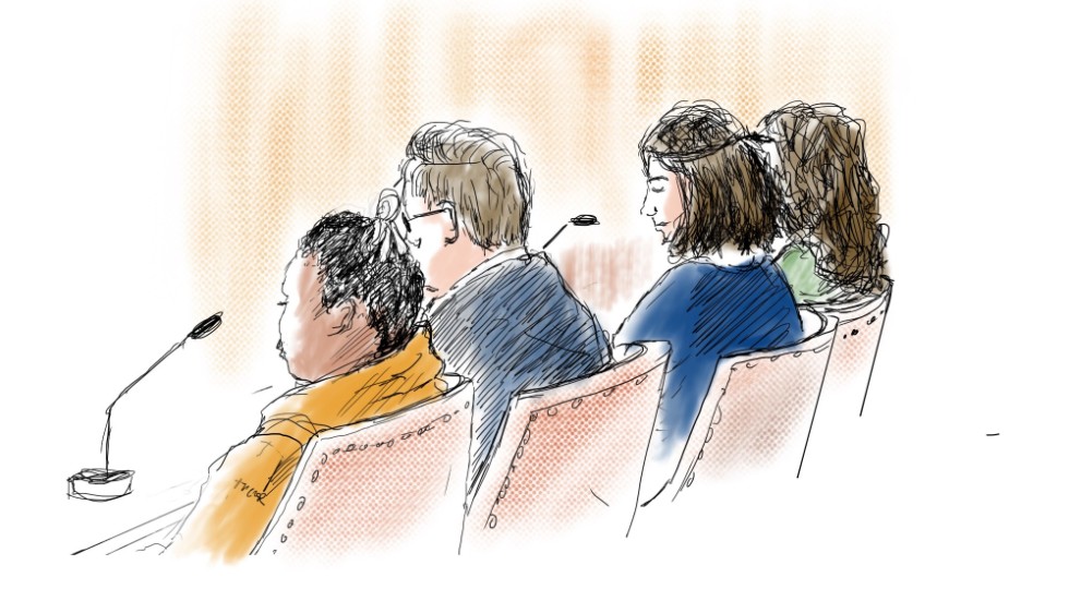 Teckning från rättegången mot de två unga kvinnorna i Eksjö tingsrätt.