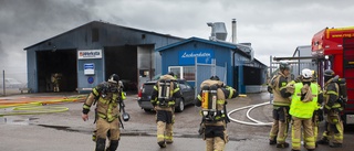 Stora skador efter brand i Tornby: "Det är kolsvart där inne"