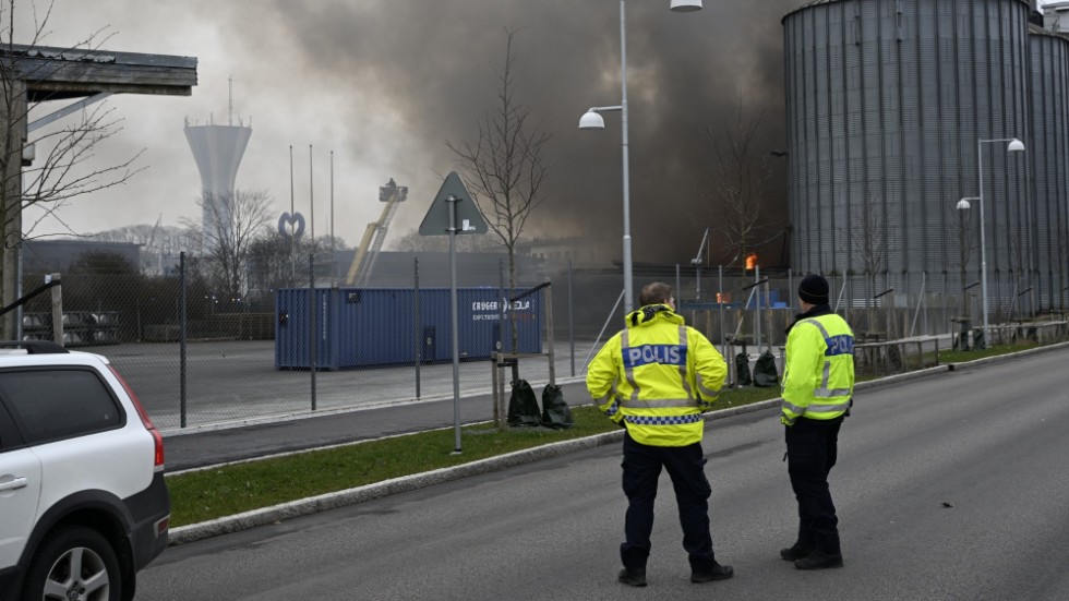 Räddningstjänsten ryckte ut till Perstorpsgatan i centrala Vellinge med anledning av en brand i en industribyggnad.