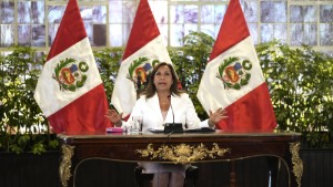 Perus president vill flytta val