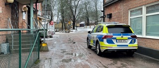 Tonåring knivskuren vid rånförsök i Uppsala – polis söker två maskerade gärningsmän