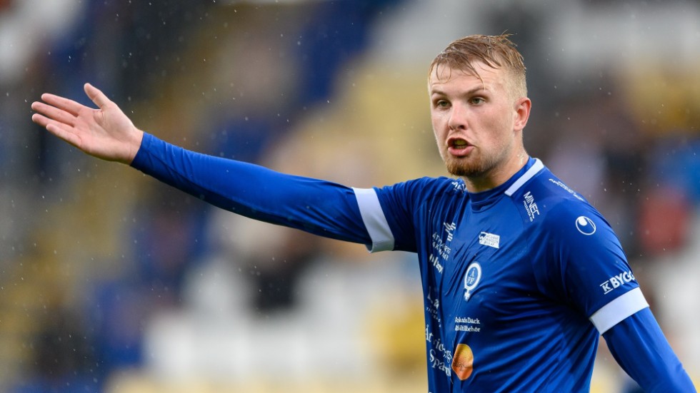 Adrian Petersson är klar för ytterligare en säsong i Åtvidabergs FF.