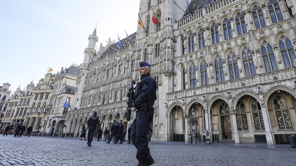 Belgisk polis söker en man efter medierapporter om att han planerat en attack. Arkivbild.