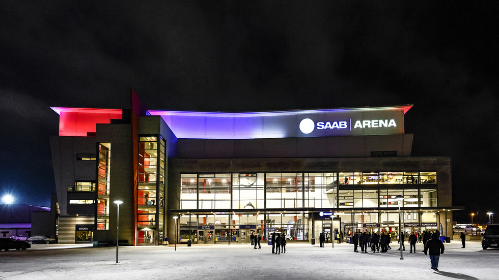 Saab arena i vinterskrud. LHC hoppas på 7500 åskådare i kväll. 