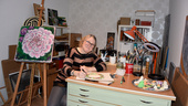 Konstnären Susanne, 52, inspireras i jobbet i vården