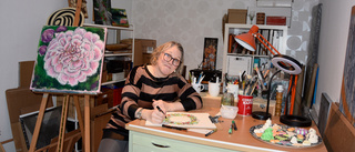 Konstnären Susanne, 52, inspireras i jobbet i vården