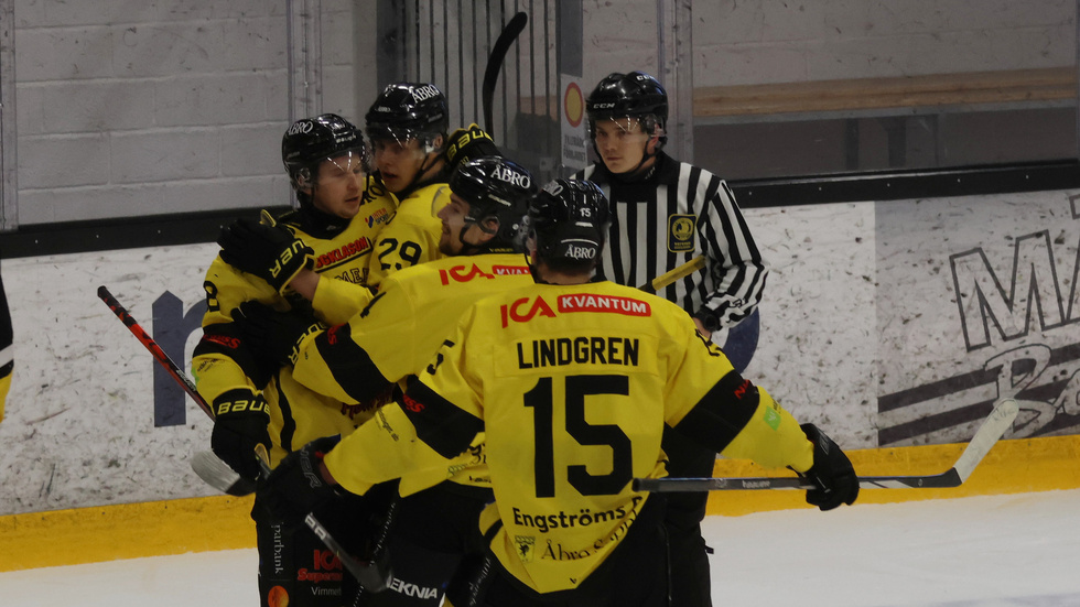 Christoffer Törngren klev in och gav Vimmerby ledningen med 2-1 mot Tranås.