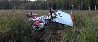 Flygplan fick problem i luften: "Ligger upp och ner i ett kärr"