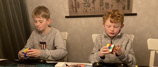 Bröderna Felix, 11, och Valter, 8, tävlar i kubmästerskap