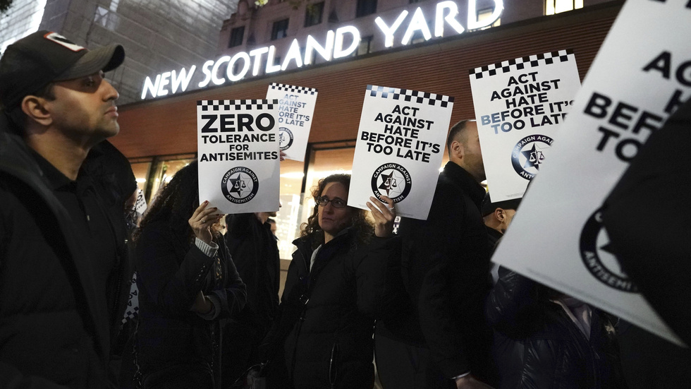 Människor samlades i London förra veckan för att kräva nolltolerans mot antisemitism.