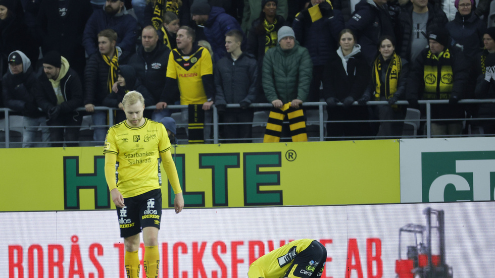Sveinn Gudjohnsen och Sebastian Holmén deppar efter Degerfors 2–1-mål.
