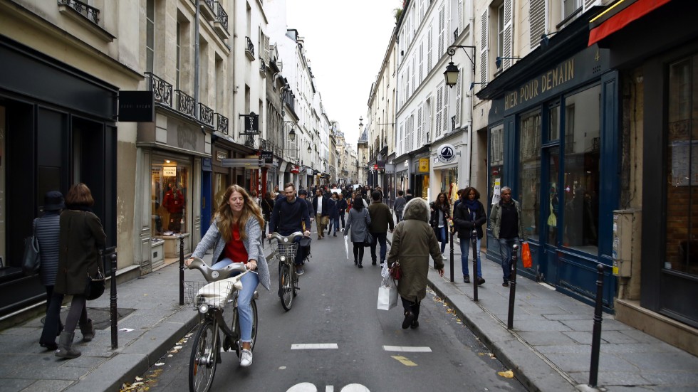 Paris blir den första huvudstaden i Europa som förbjuder uthyrning av elsparkcyklar. Arkivbild.