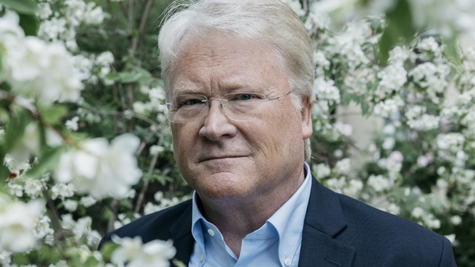 Journalisten Lars Adaktusson är bokaktuell med "Fasaden och insidan", om tiden som kristdemokratisk politiker.