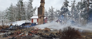 Stor förödelse efter villabranden – se bilderna från platsen