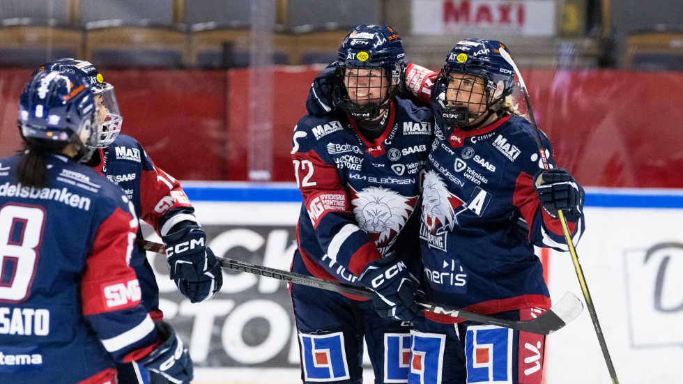 Sara Hjalmarsson och Lova Blom hoppas få jubla mot HV71 på fredag. Inför matchen poddar Corren i arenan för att höra hur LHC ska bli ett guldlag igen.