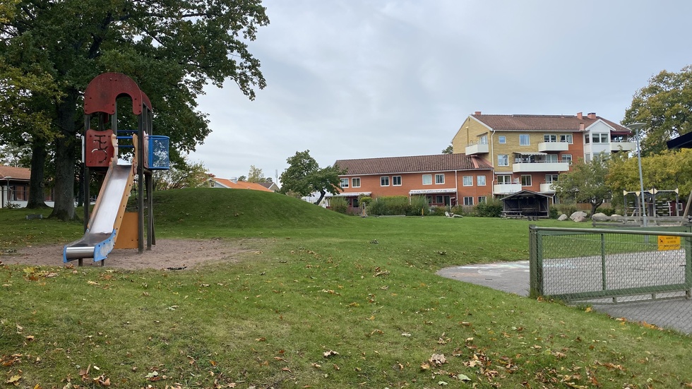 Förskolan Gullvivan i Västervik har den största och finaste gården att leka på, menar signaturen "Ledsen farmor".