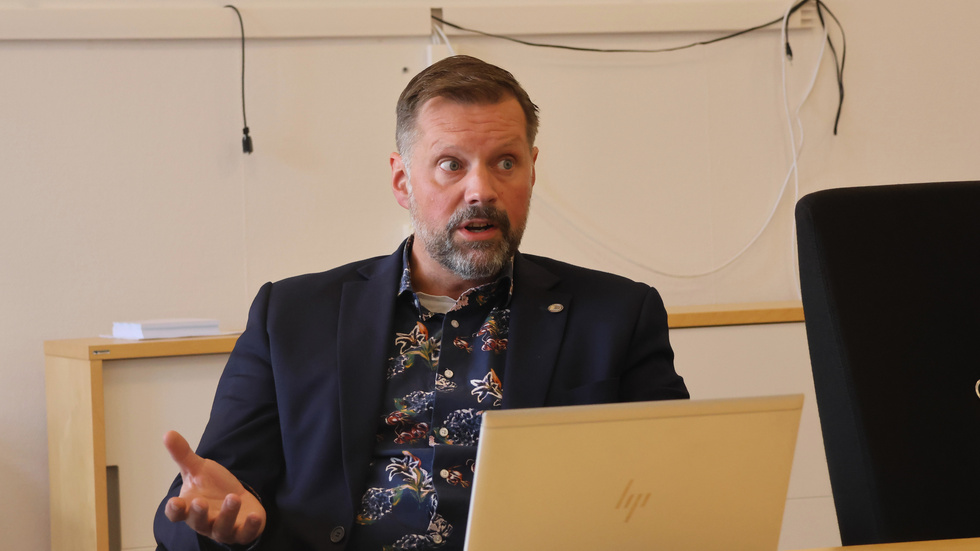 "Jag vill vara tydlig med att det här uppkommer i samband med att vi reviderar våra rutiner. Det finns absolut ingen förhöjd hotbild mot skolorna i Vimmerby", säger Ola Karlsson skolchef i Vimmerby kommun.