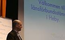 Populär Reinfeldt på stämma i Heby