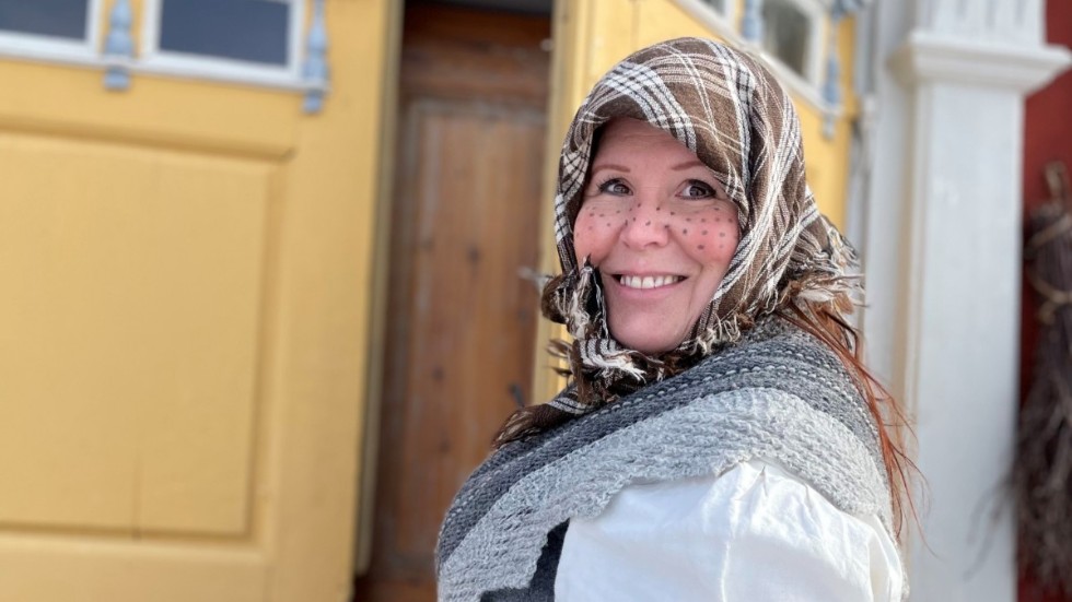 "Vi samlade påskkärringar på Hägnans Blåkulla. Alla utklädda påskkärringar fick också en överraskning i lanthandeln", säger Beatrice Norberg som berättar att ett 70-tal påskkärringar i olika åldrar deltog.