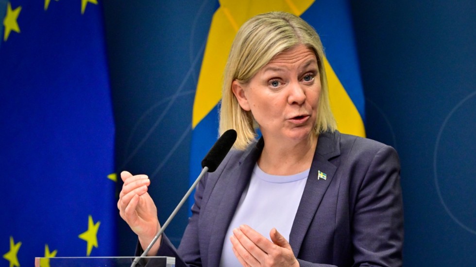 Statsminister Magdalena Andersson (S) deltar under fredagen och lördagen på ett informellt EU-toppmöte i Paris där Rysslands krig i Ukraina ska diskuteras.
