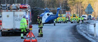 En till sjukhus med helikopter efter bilolycka